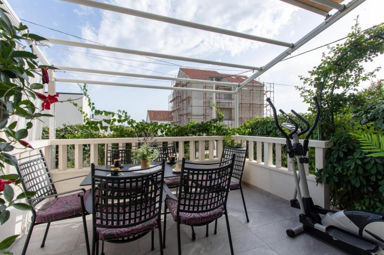 Lux Apartment Ema Kaštela Kültér fotó