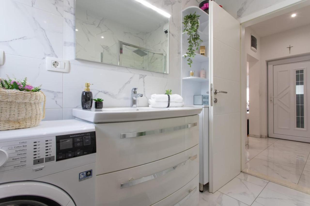 Lux Apartment Ema Kaštela Kültér fotó
