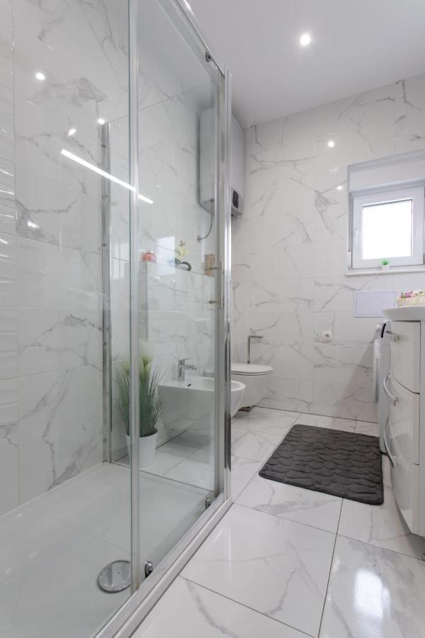 Lux Apartment Ema Kaštela Kültér fotó