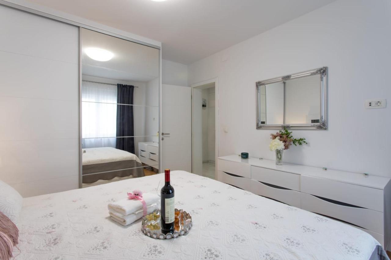 Lux Apartment Ema Kaštela Kültér fotó