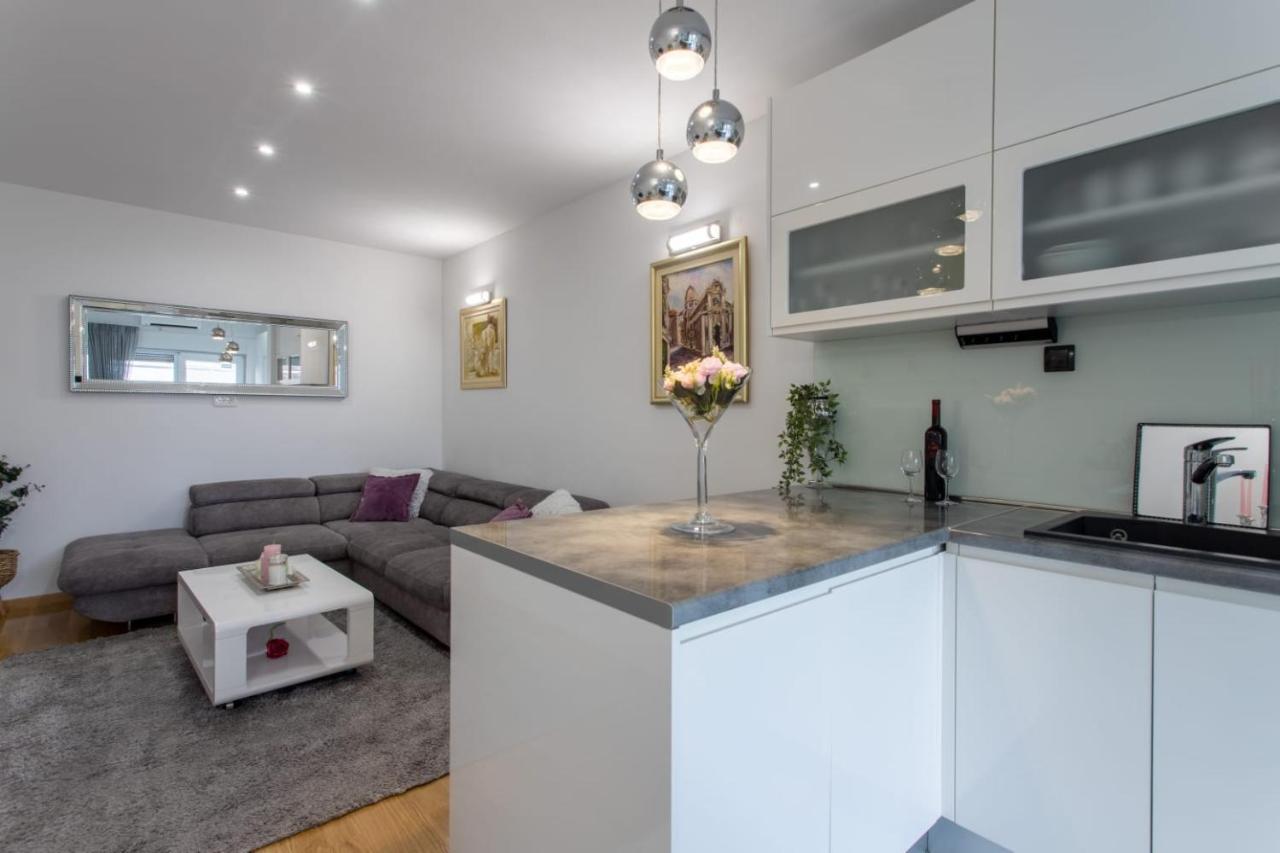 Lux Apartment Ema Kaštela Kültér fotó